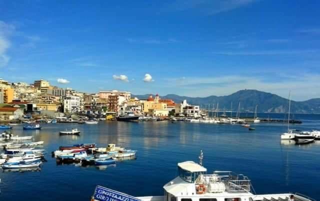 La Via Del Mare Bed & Breakfast Torre del Greco Dış mekan fotoğraf